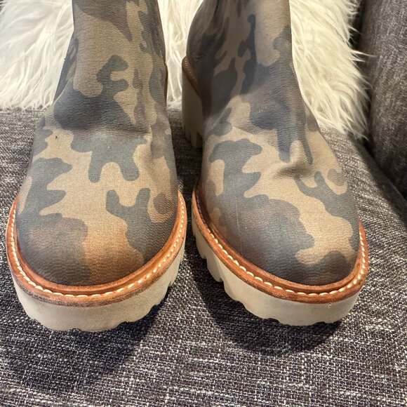 Dolce Vita Huey Chelsea Boots – Green Camo Print – Size 10 – 2.5" Heel Combat - Picture 4 of 6